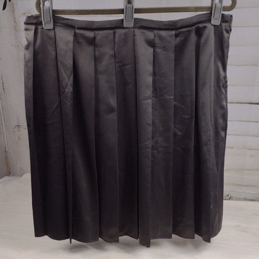 Old Navy Gray Satin Pleated Skirt Size 16